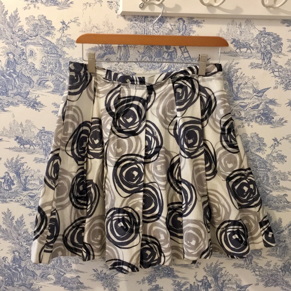 GAP skirt with bold swirl pattern, Size 1